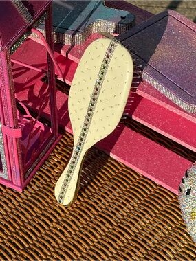 Wetbrush detangling hair brush-rhinestone accents, free gift!!